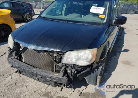 2010 Chrysler Town & Country Touring z USA, uszkodzony, nr VIN 2A4RR5D15AR440777